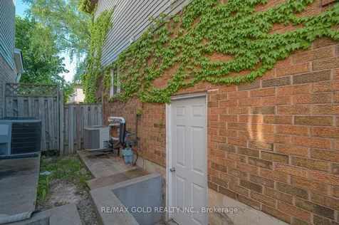 5 Ravenswood Drive Brampton ON L6Y 3Y5