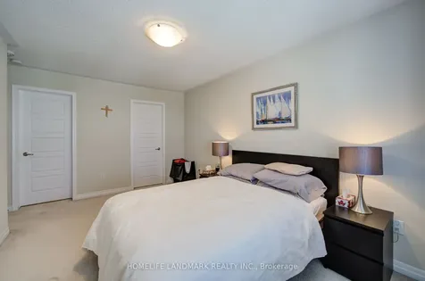 3086 Mistletoe Gardens Oakville ON L6M 0Y7