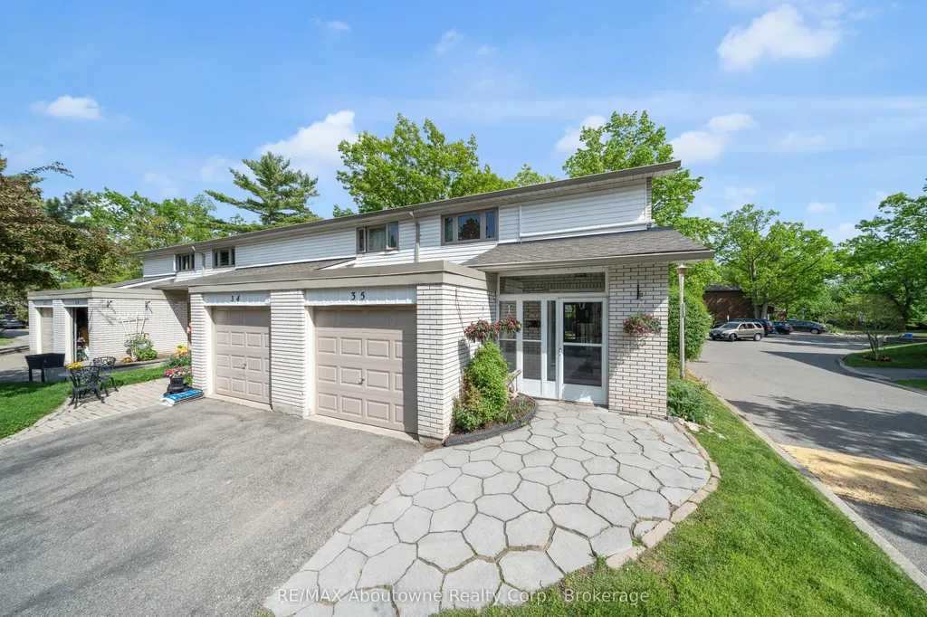 1270 Gainsborough Drive Oakville ON M9A 0E1