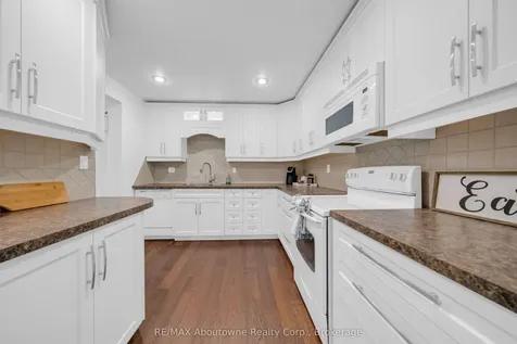 1270 Gainsborough Drive Oakville ON M9A 0E1
