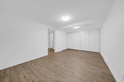 1270 Gainsborough Drive Oakville ON M9A 0E1
