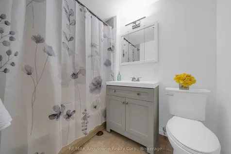 1270 Gainsborough Drive Oakville ON M9A 0E1