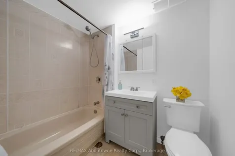 1270 Gainsborough Drive Oakville ON M9A 0E1