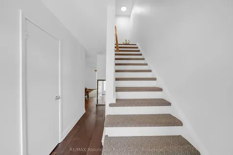 1270 Gainsborough Drive Oakville ON M9A 0E1