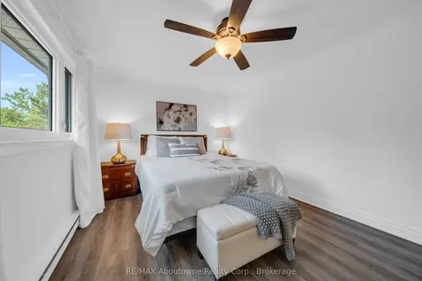 1270 Gainsborough Drive Oakville ON M9A 0E1