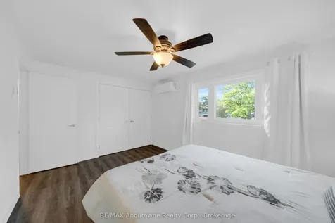 1270 Gainsborough Drive Oakville ON M9A 0E1