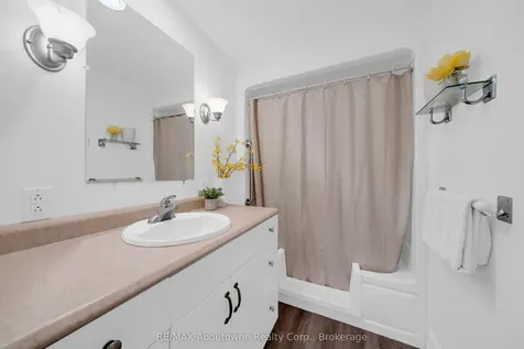 1270 Gainsborough Drive Oakville ON M9A 0E1