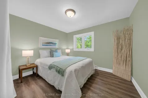 1270 Gainsborough Drive Oakville ON M9A 0E1