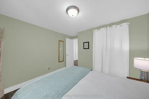 1270 Gainsborough Drive Oakville ON M9A 0E1