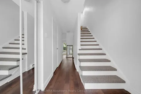 1270 Gainsborough Drive Oakville ON M9A 0E1
