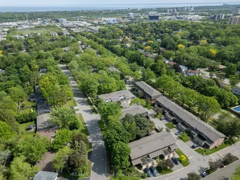 1270 Gainsborough Drive Oakville ON M9A 0E1