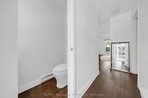 1270 Gainsborough Drive Oakville ON M9A 0E1
