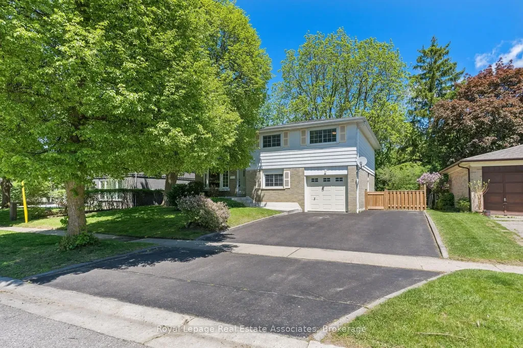 17 Metcalfe Court Halton Hills ON L7G 4N7