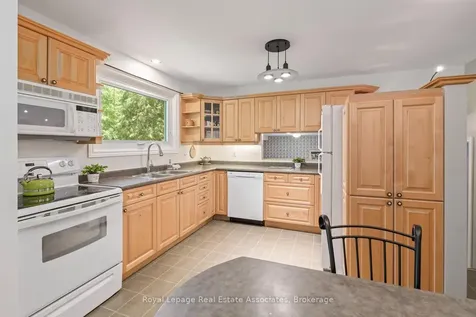 17 Metcalfe Court Halton Hills ON L7G 4N7