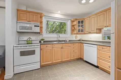 17 Metcalfe Court Halton Hills ON L7G 4N7