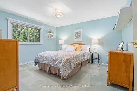 17 Metcalfe Court Halton Hills ON L7G 4N7