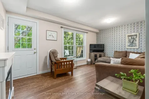 17 Metcalfe Court Halton Hills ON L7G 4N7