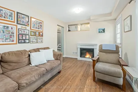 17 Metcalfe Court Halton Hills ON L7G 4N7