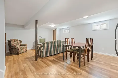 17 Metcalfe Court Halton Hills ON L7G 4N7