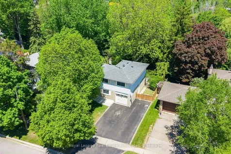 17 Metcalfe Court Halton Hills ON L7G 4N7