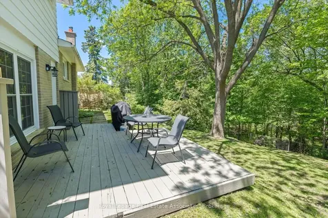 17 Metcalfe Court Halton Hills ON L7G 4N7