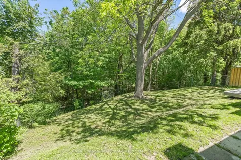 17 Metcalfe Court Halton Hills ON L7G 4N7