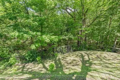17 Metcalfe Court Halton Hills ON L7G 4N7