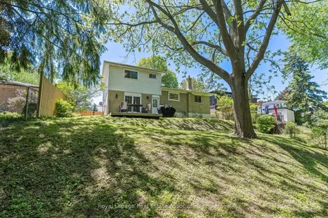 17 Metcalfe Court Halton Hills ON L7G 4N7