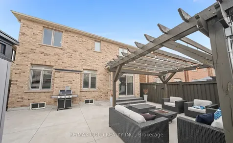 9 Fringetree Road Brampton ON L6R 0B6