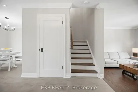 678 Green Meadow Crescent Mississauga ON L5A 2V2