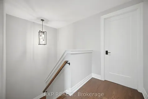 678 Green Meadow Crescent Mississauga ON L5A 2V2