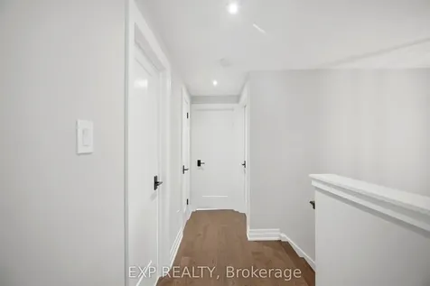 678 Green Meadow Crescent Mississauga ON L5A 2V2