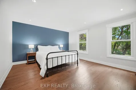 678 Green Meadow Crescent Mississauga ON L5A 2V2