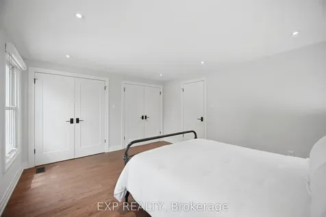 678 Green Meadow Crescent Mississauga ON L5A 2V2