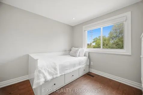 678 Green Meadow Crescent Mississauga ON L5A 2V2