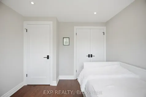 678 Green Meadow Crescent Mississauga ON L5A 2V2