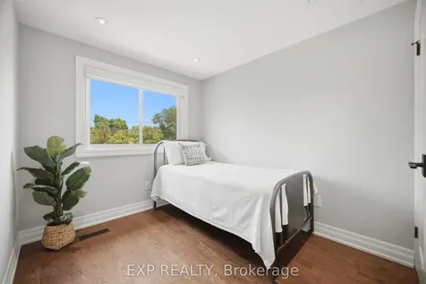678 Green Meadow Crescent Mississauga ON L5A 2V2