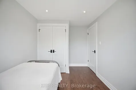678 Green Meadow Crescent Mississauga ON L5A 2V2