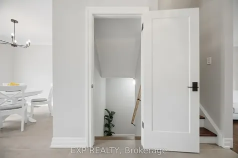 678 Green Meadow Crescent Mississauga ON L5A 2V2