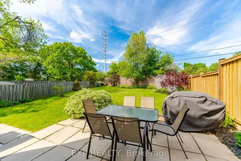 678 Green Meadow Crescent Mississauga ON L5A 2V2
