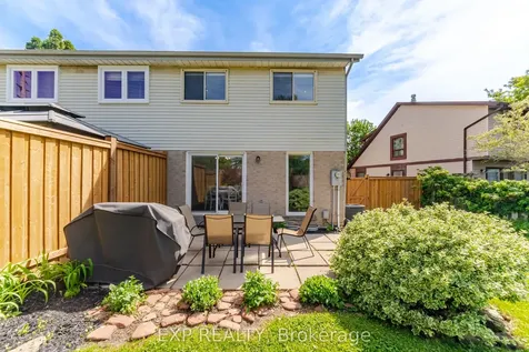 678 Green Meadow Crescent Mississauga ON L5A 2V2
