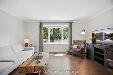 678 Green Meadow Crescent Mississauga ON L5A 2V2
