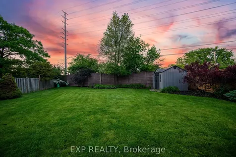 678 Green Meadow Crescent Mississauga ON L5A 2V2