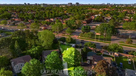 678 Green Meadow Crescent Mississauga ON L5A 2V2