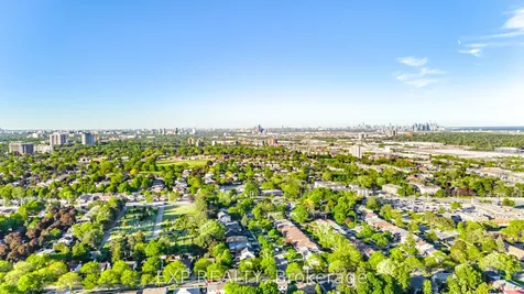 678 Green Meadow Crescent Mississauga ON L5A 2V2