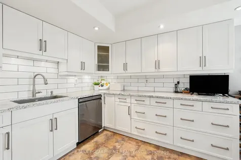 1201 North Shore Boulevard E Burlington ON L7S 1Z5
