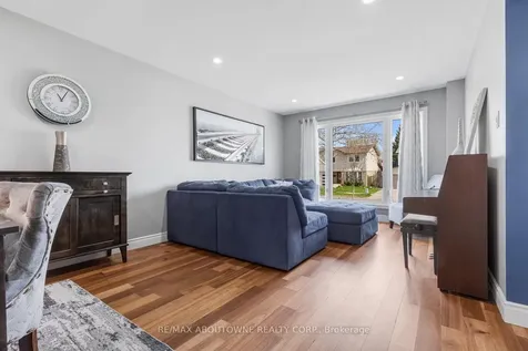 2474 Cavendish Drive Burlington ON L7P 3T8