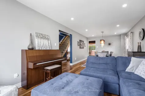 2474 Cavendish Drive Burlington ON L7P 3T8