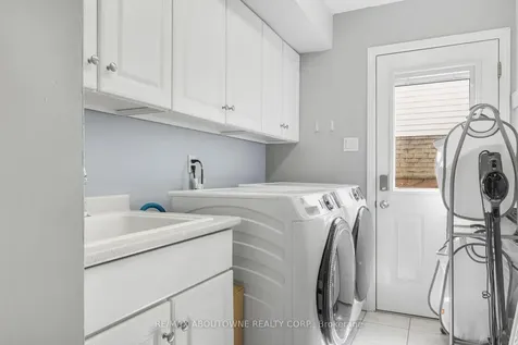 2474 Cavendish Drive Burlington ON L7P 3T8