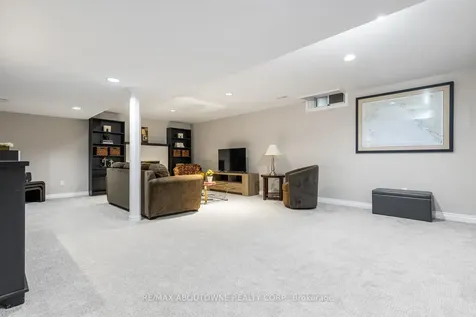 2474 Cavendish Drive Burlington ON L7P 3T8